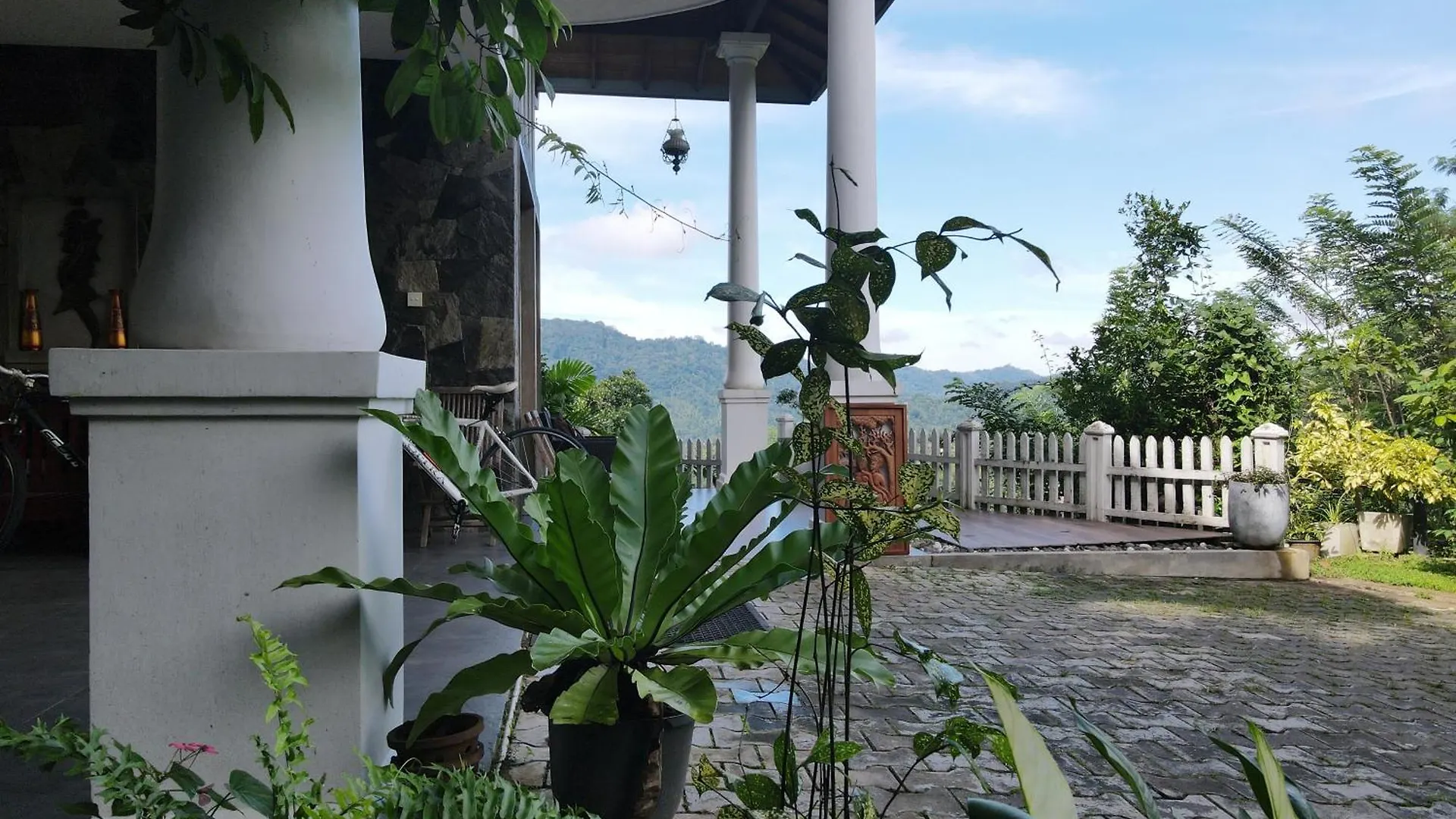 Gannoru Hatana Villa Kandy Sri Lanka